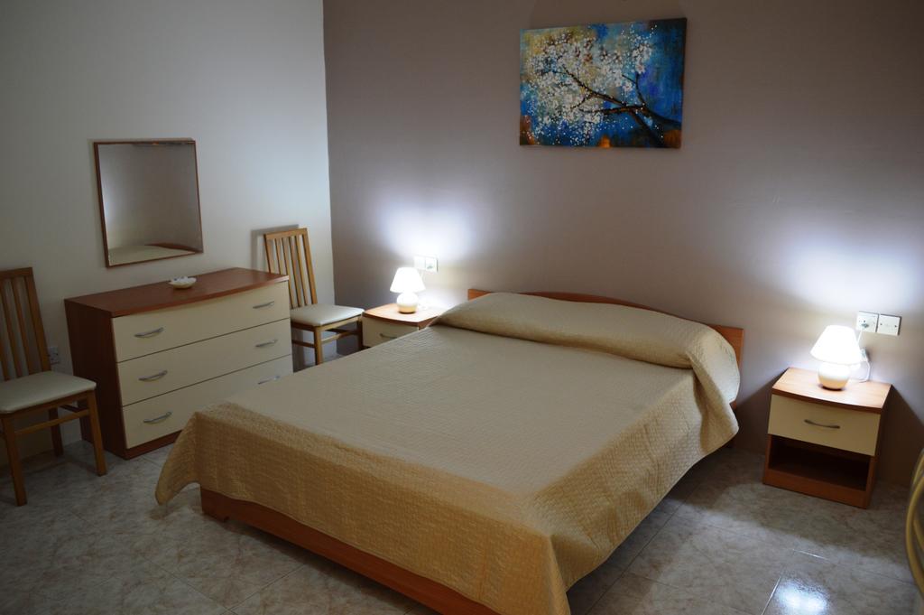 The April Maisonette Marsaskala Exterior photo