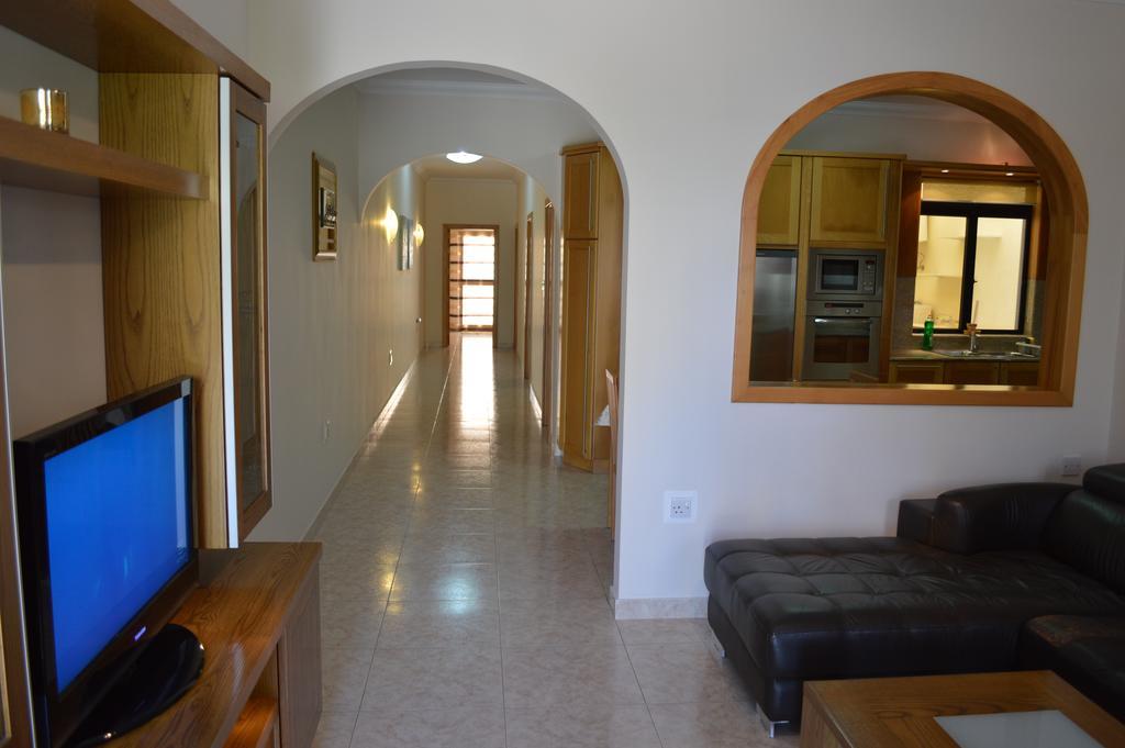 The April Maisonette Marsaskala Exterior photo